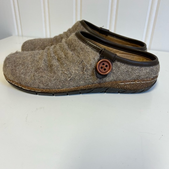 Earth Tan Slip-On Woman's Loafers with Button Detail - Picture 7 of 9